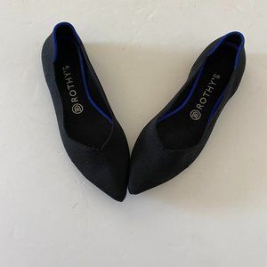 Rothys The Point 9.5 Women Black Flats - Small Flaw Pre Owned